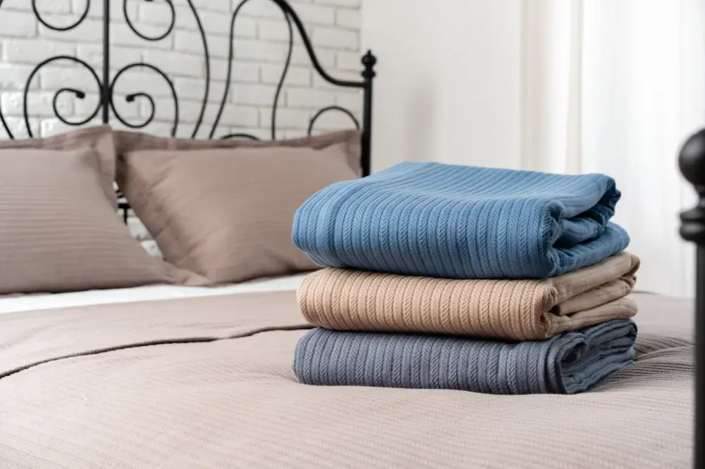 Blanket vs. Comforter vs. Duvet: