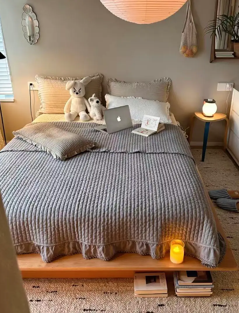 Quilt & Coverlet