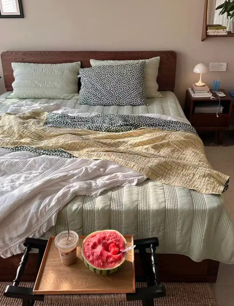 Quilt & Coverlet